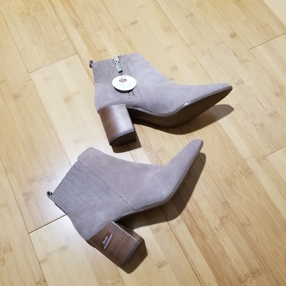 🌸 NWT Blondo Laureece Booties Ankle Boots Beige Nude Suede Waterproof Size 11 - Picture 3 of 12